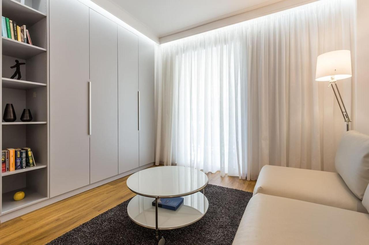 Elegant Apartment W Great Balcony In Vouliagmeni Athena Bagian luar foto