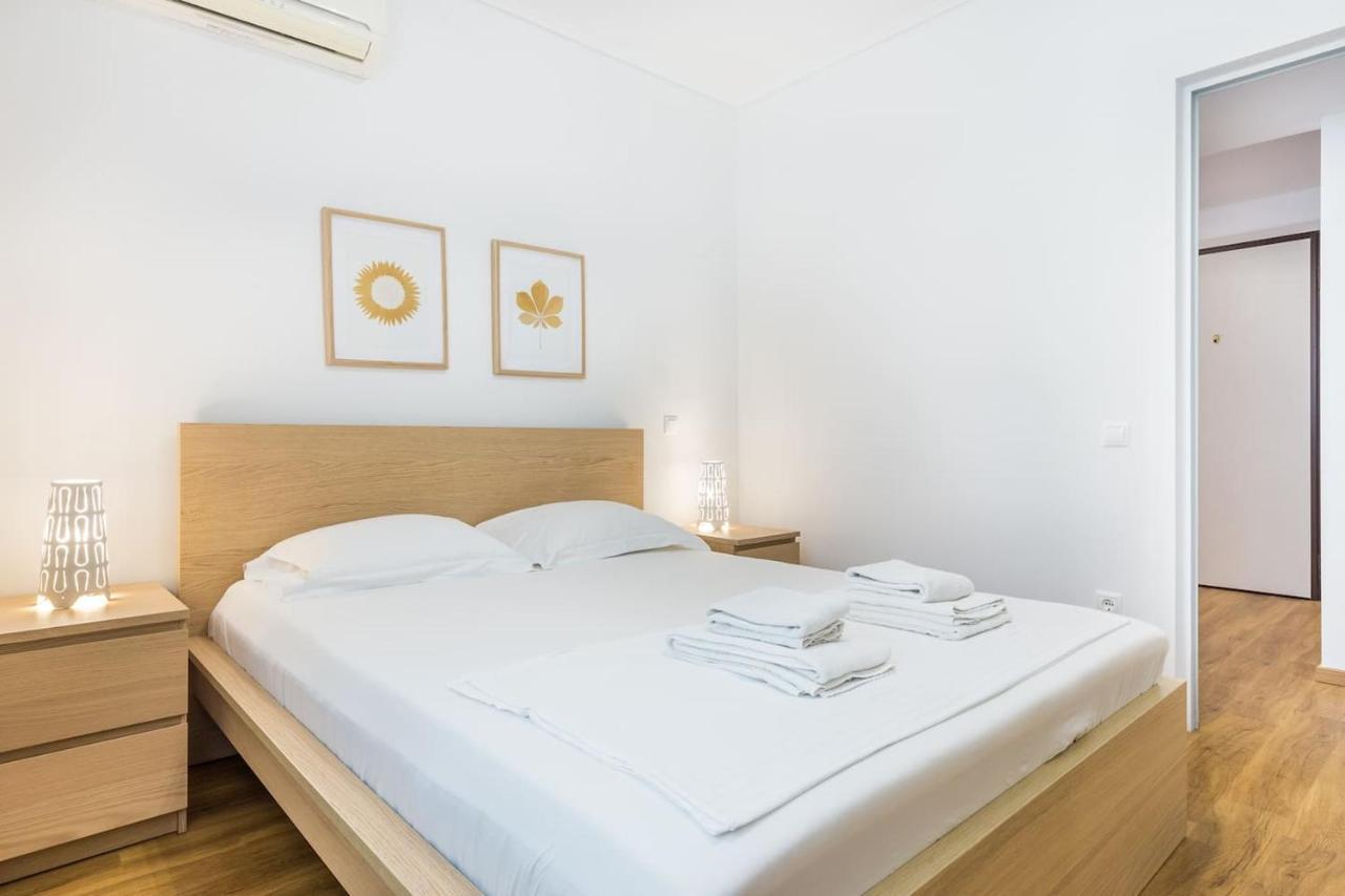 Elegant Apartment W Great Balcony In Vouliagmeni Athena Bagian luar foto