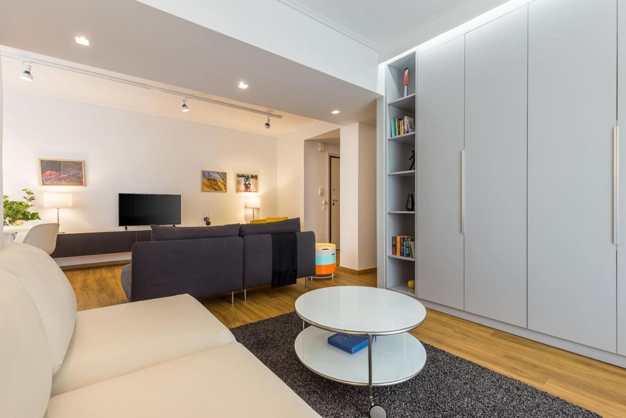 Elegant Apartment W Great Balcony In Vouliagmeni Athena Bagian luar foto