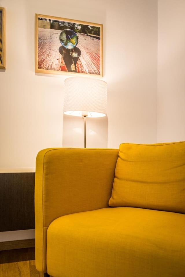 Elegant Apartment W Great Balcony In Vouliagmeni Athena Bagian luar foto