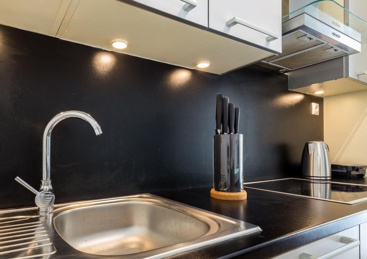 Elegant Apartment W Great Balcony In Vouliagmeni Athena Bagian luar foto
