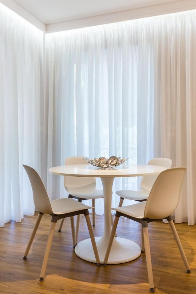 Elegant Apartment W Great Balcony In Vouliagmeni Athena Bagian luar foto