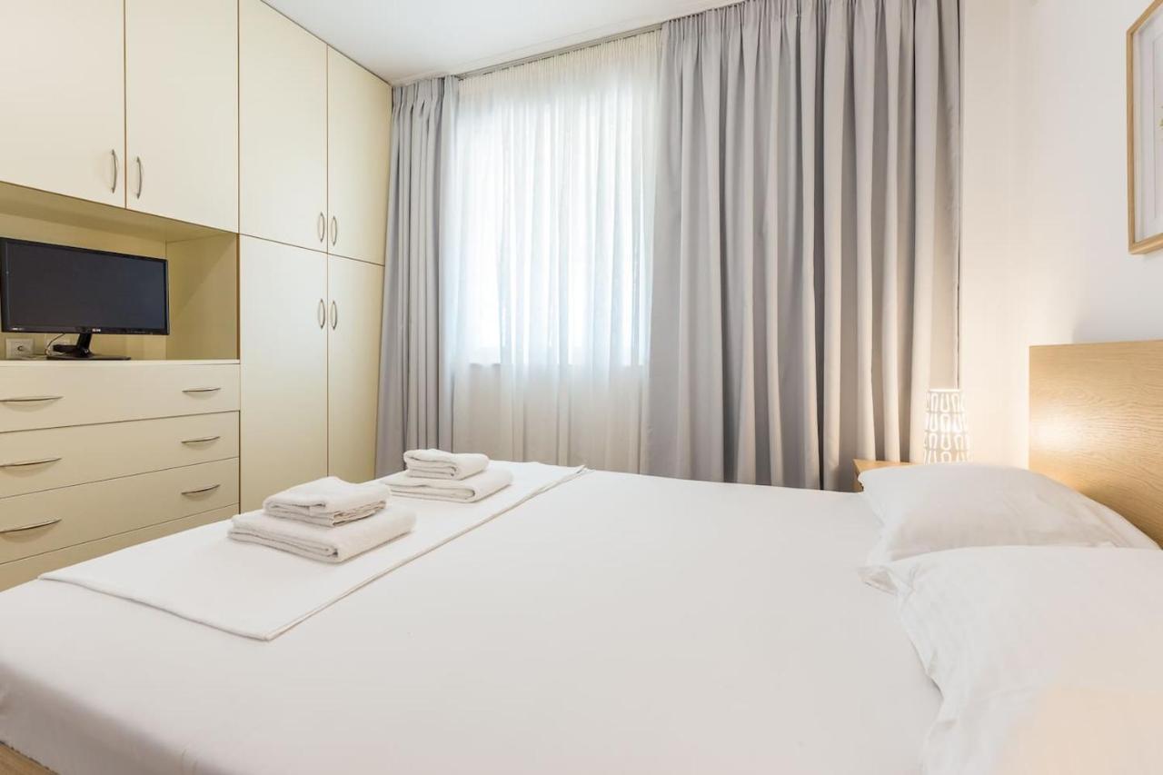 Elegant Apartment W Great Balcony In Vouliagmeni Athena Bagian luar foto
