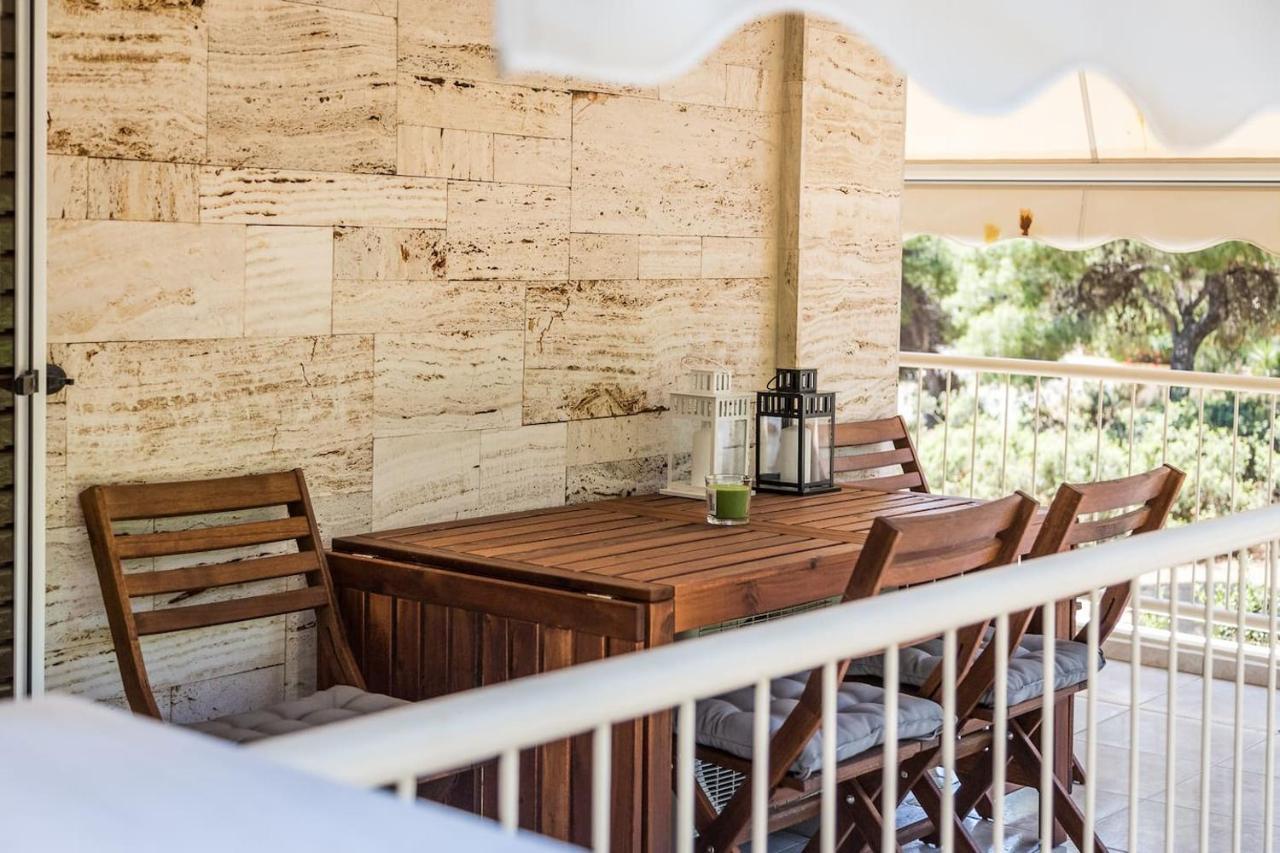 Elegant Apartment W Great Balcony In Vouliagmeni Athena Bagian luar foto